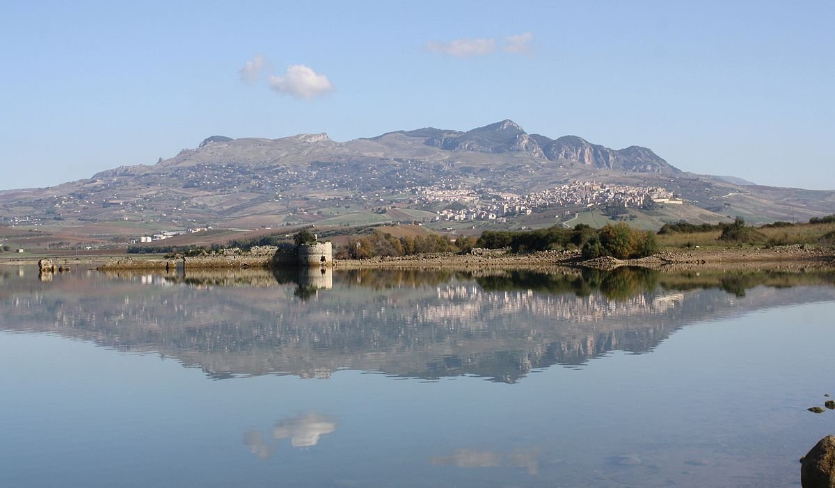 Sambuca - lake Arancio - Sicily